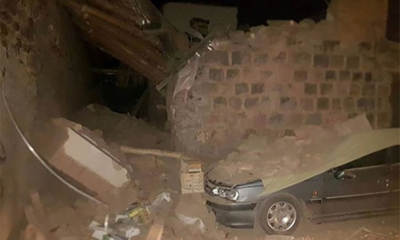 Một căn nhà bị sập trong trận động đất ở tỉnh Đông Azerbaijan (Iran)