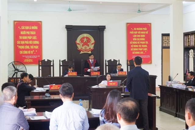 HĐXX đã quyết định hoãn phiên toà xét xử vì vắng mặt ông Trương Minh Tuấn (cựu Bộ trưởng Bộ TT&TT) sáng 25/11.