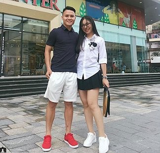 Bạn gái tin đồn của Quang Hải đến sân cổ vũ U23 Việt Nam