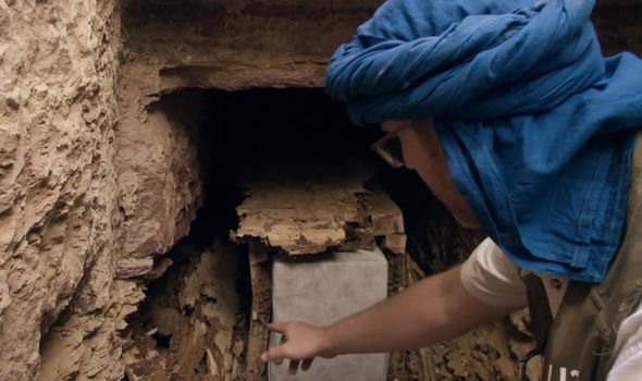 Bí mật bên trong ngôi mộ 4.000 năm khiến các chuyên gia choáng váng