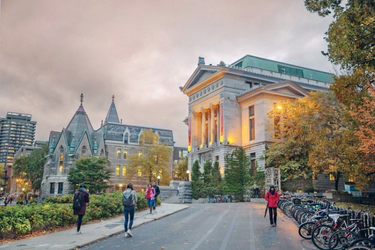 "Trường Đại học Harvard" của xứ sở lá phong ảnh 2
