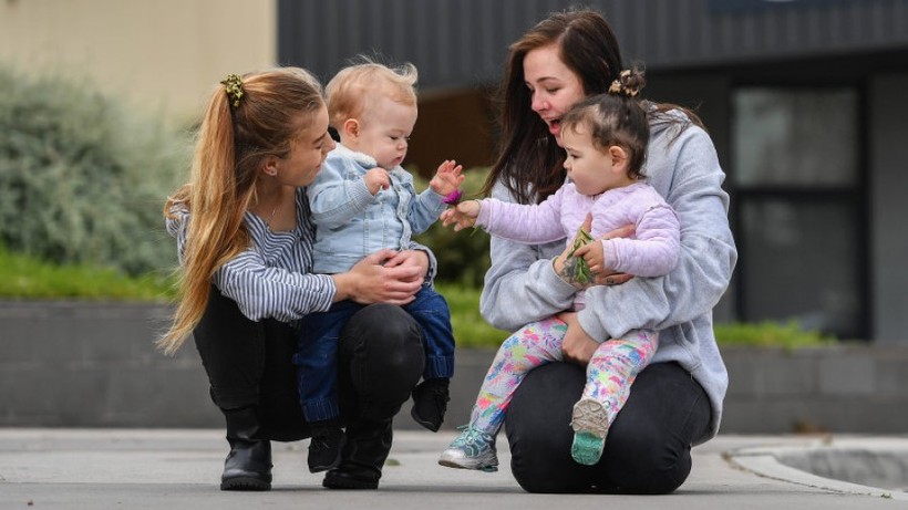 Nữ sinh có con nhỏ đang theo học tại Trường Cao đẳng Hallam, Australia.