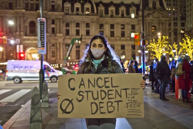 Sinh viên Mỹ biểu tình đòi xóa nợ học phí.