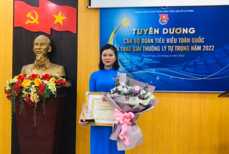 Chị Trần Huyền Trang vinh dự là một trong hai cán bộ Đoàn tiêu biểu của Thanh Hóa nhận giải thưởng Lý Tự Trọng 2022.