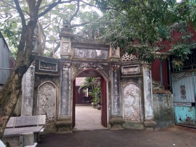 Cổng Đền thờ họ Trần thôn Kim Thiều.