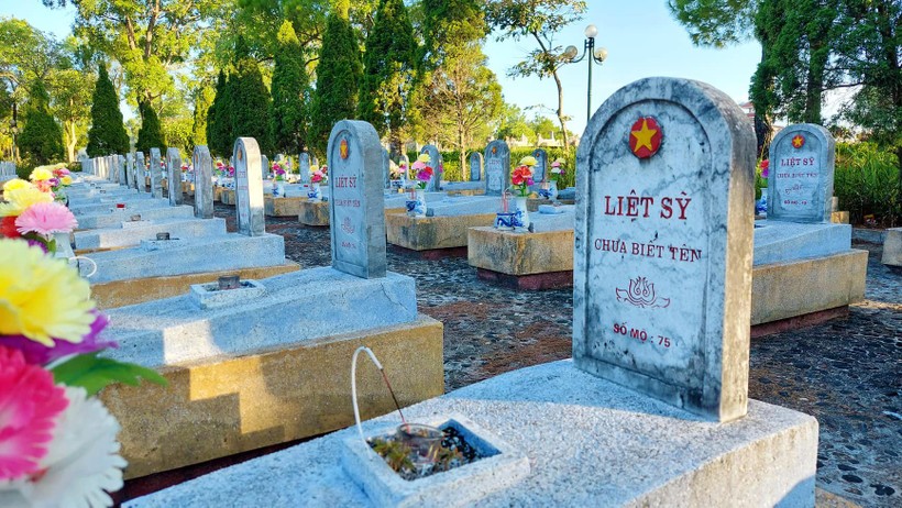 Tại 72 nghĩa trang liệt sĩ ở trên địa bàn tỉnh Quảng Trị vẫn còn rất nhiều phần mộ liệt sĩ chưa xác định được thông tin.