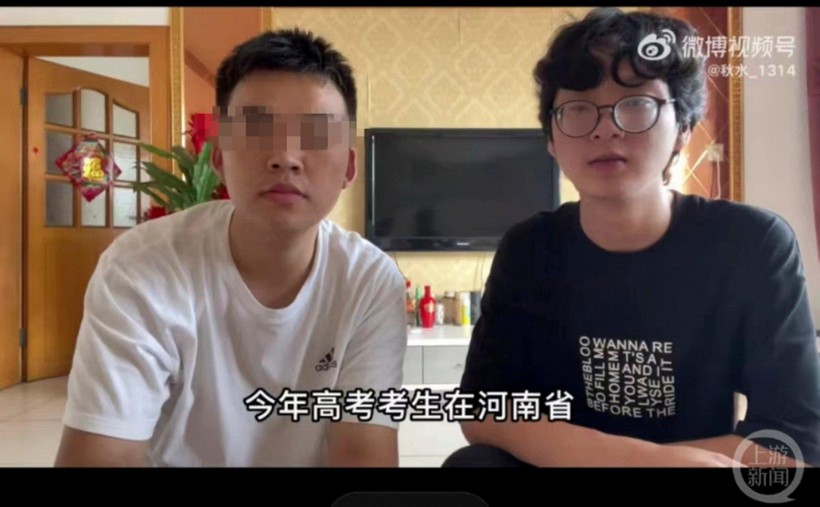 Zhang Zhiming (áo đen) chia sẻ trên mạng xã hội về bệnh tình của mình.