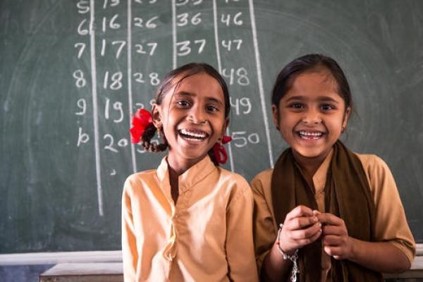 Tỷ lệ trẻ em gái đi học tại Ấn Độ tăng cao trong 75 năm qua.