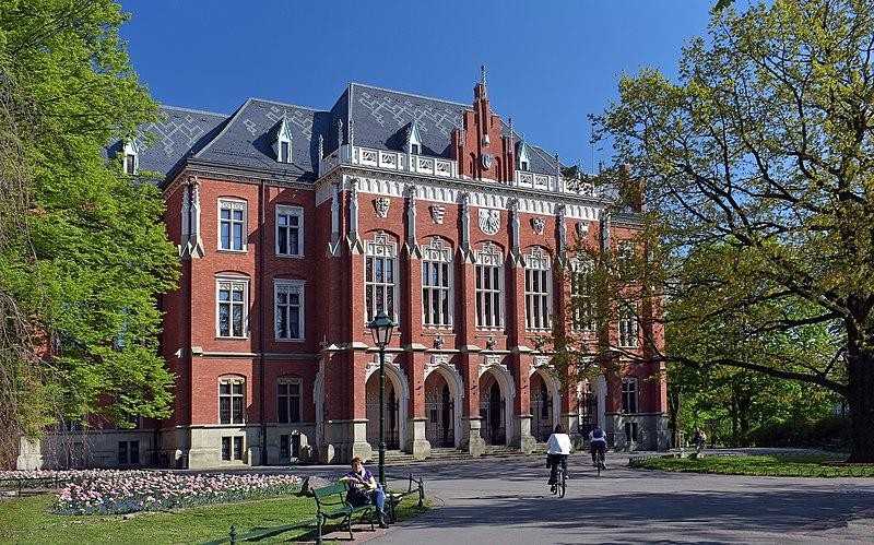 ĐH Jagiellonian là ngôi trường lâu đời nhất Ba Lan.