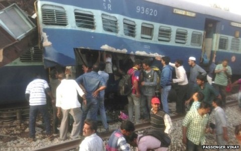 Ấn Độ: Tàu trật đường ray, ít nhất 11 người thiệt mạng