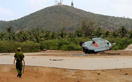 Rơi trực thăng quân sự trên đảo Phú Quý, nhiều người bị thương