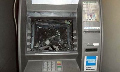 Truy bắt nhóm người nước ngoài phá máy ATM, trộm tiền