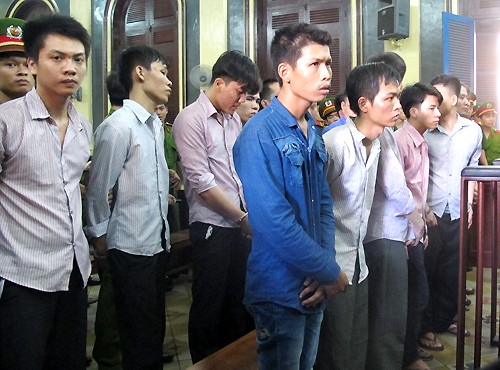 Băng nhóm chém người, cướp xe ở vùng ven Sài Gòn