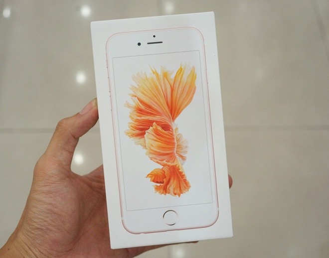 Mở hộp iPhone 6s màu vàng hồng tại Việt Nam