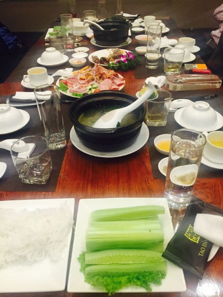 Choáng váng bữa ăn rau dưa VIP giá gần 26 triệu ở Hà Nội