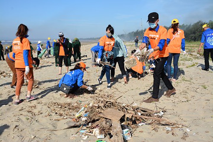 28.000 người tham gia làm sạch các bãi biển