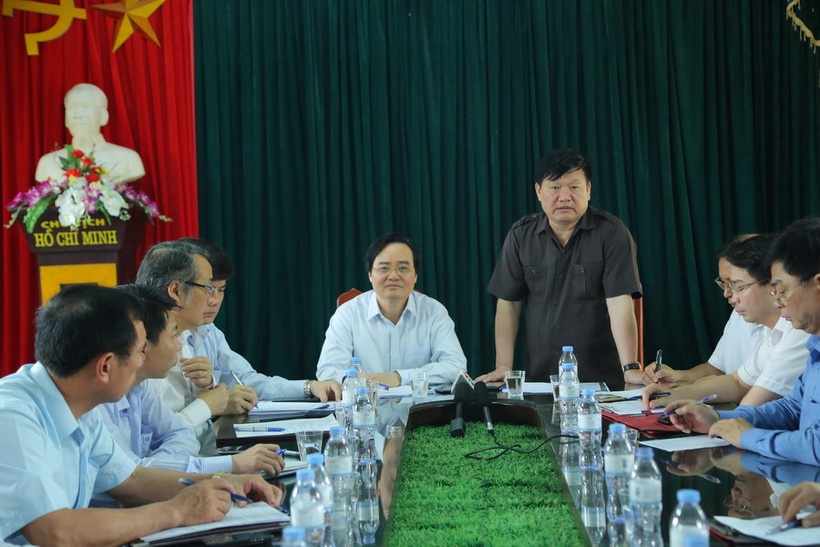 Chủ tịch UBND tỉnh Hưng Yên Nguyễn Văn Phóng phát biểu tại buổi làm việc. Ảnh Việt Hà
