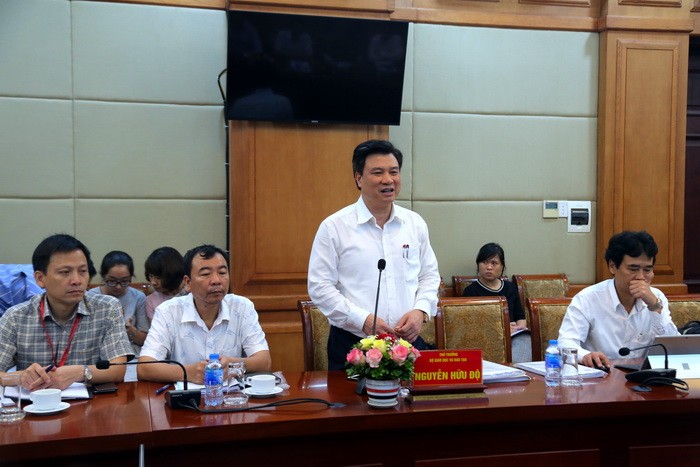Thứ trưởng Nguyễn Hữu Độ phát biểu tại buổi làm việc với Ban chỉ đạo thi TP Hải Phòng