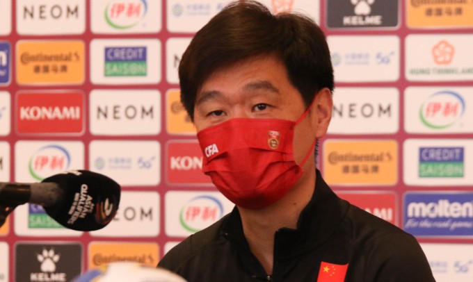 Huấn luyện viên Li Xiaopeng trả lời họp báo trưa 31/1 trước trận gặp tuyển Việt Nam.