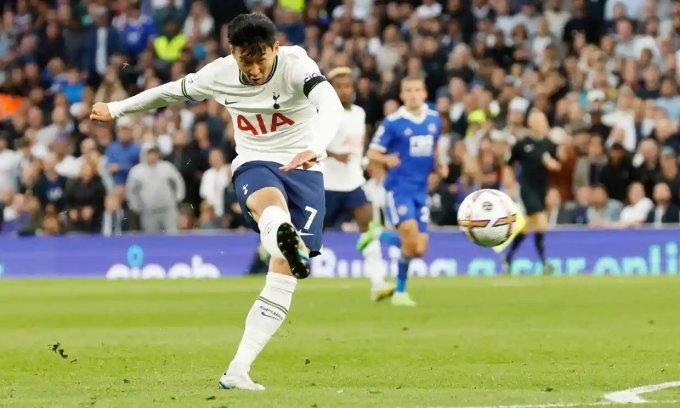 Son Heung-min lập hat-trick cho Tottenham. 