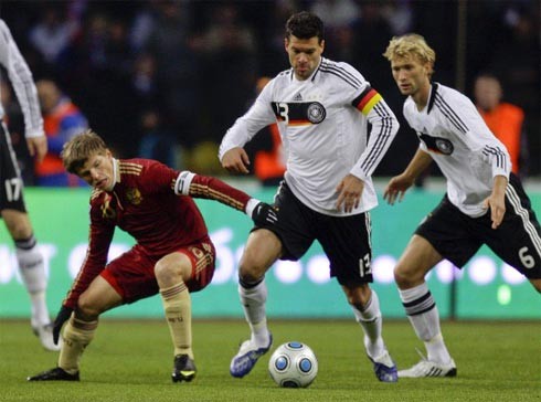 Đánh bại Nga, Đức vào thẳng World Cup 2010