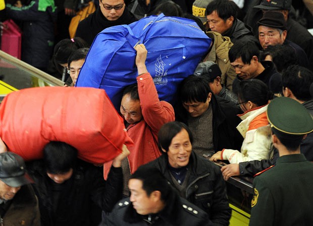Khoảng 150 triệu người Trung Quốc chen chân về quê ăn Tết