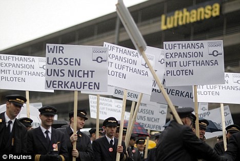 Hơn 10.000 hành khách của Lufthansa lỡ chuyến bay