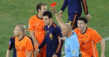 Thua trận, cầu thủ Hà Lan chỉ trích trọng tài