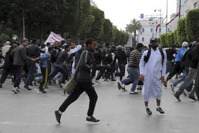 Hơn 800 tù nhân vượt ngục ở Tunisia