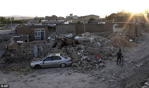 Iran: Động đất kinh hoàng san phẳng ít nhất 6 ngôi làng