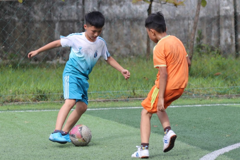 Các em học sinh tích cực tập luyện trước giải đấu.