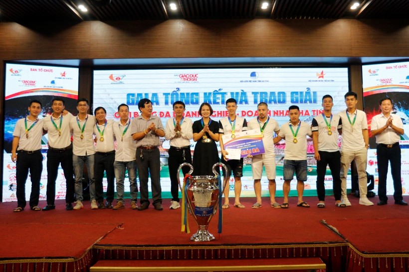 Giải bóng đá tranh Cúp Báo GD&TĐ quyên góp 103 triệu đồng cho học sinh nghèo ảnh 10