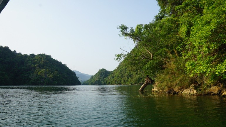 Hồ Ba Bể (ảnh Lê Đăng).
