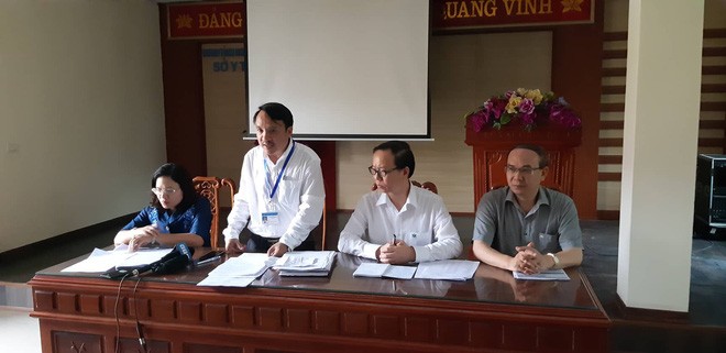 Lãnh đạo Sở Y tế và các bác sỹ chuyên gia của các bệnh viện tại Hà Nội thông tin liên quan đến việc 2 cháu bé song sinh tử vong.