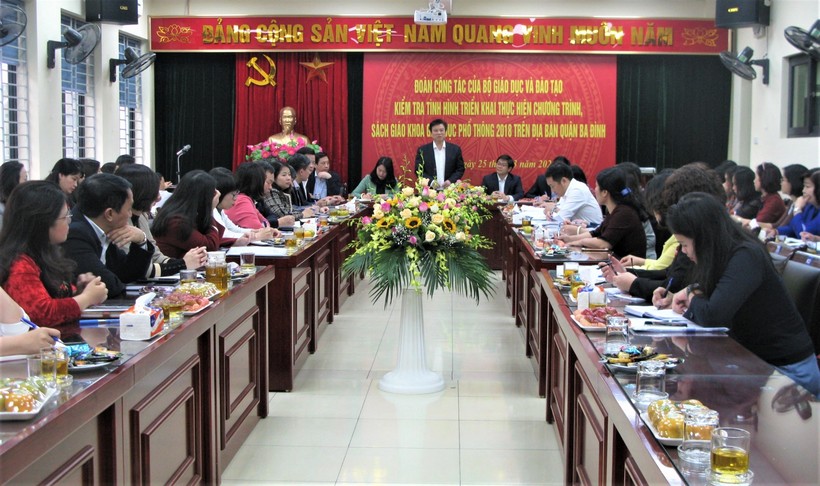 Thứ trưởng Bộ GD&ĐT Nguyễn Hữu Độ phát biểu chỉ đạo tại cuộc làm việc.