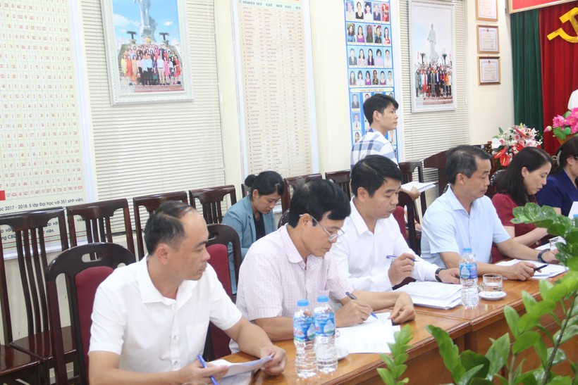 Thứ trưởng Nguyễn Hữu Độ kiểm tra công tác chuẩn bị năm học mới tại Hòa Bình ảnh 2