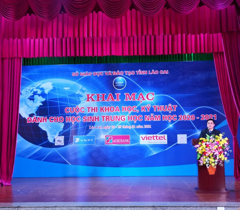 Ông Đỗ Minh Tâm - Phó Giám đốc Sở GD&ĐT Lào Cai phát biểu khai mạc cuộc thi.
