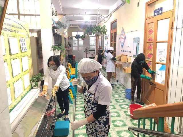 Các trường học tại Ninh Bình duy trì vệ sinh, tẩy trùng trường, lớp để phòng chống dịch Covid-19.
Ảnh minh họa