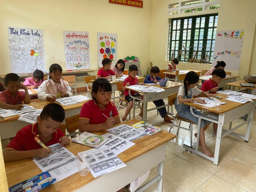 Lớp học tiếng Anh miễn phí cho học sinh vùng cao Si Ma Cai ảnh 3