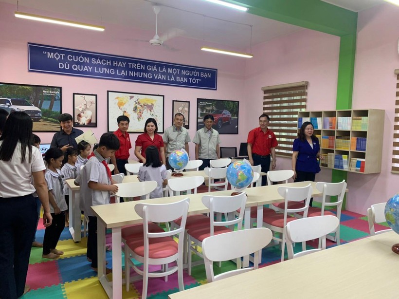 Thư viện mới được trao tặng cho Trường TH Gia Lạc (Gia Viễn, Ninh Bình)