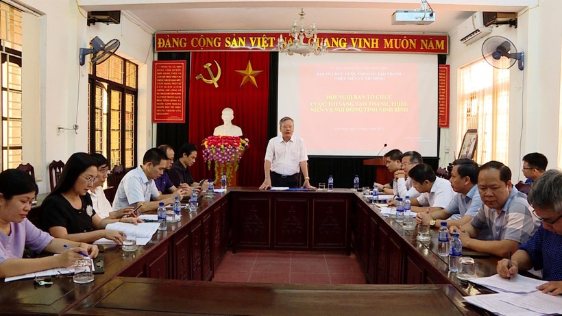 Ban Tổ chức Cuộc thi sáng tạo thanh, thiếu niên và nhi đồng tỉnh Ninh Bình lần thứ XIII (2021-2022) họp tổng kết. 