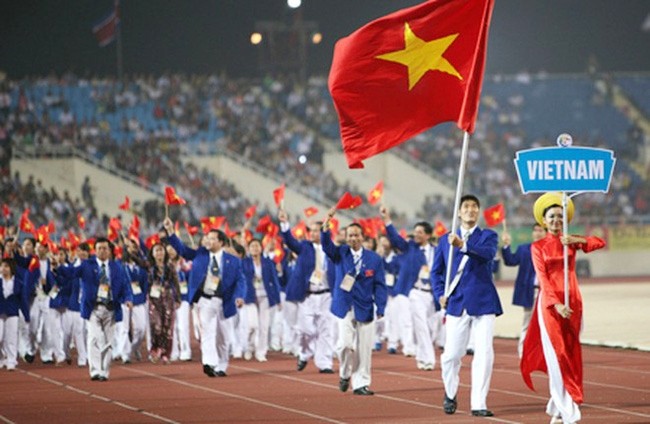 Đoàn thể thao Việt Nam diễu hành tại Sân vận động (SVĐ) Quốc gia Mỹ Đình trong Lễ khai mạc SEA Games 21, năm 2003. Ảnh minh họa.