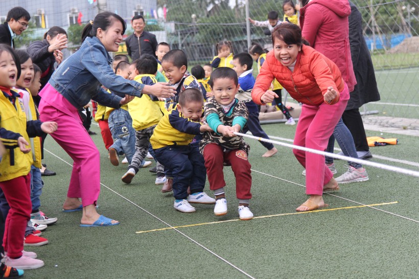 Giờ hoạt động ngoại khóa cho các bé tại Trường Mầm non Việt - Anh (TP Vinh, Nghệ An)