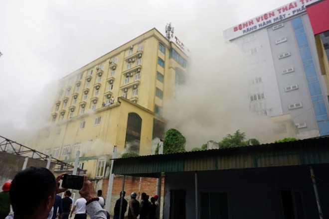 Đám cháy bao trùm tổ hợp khách sạn, karaoke, nhà hàng Avatar tại TP Vinh, Nghệ An