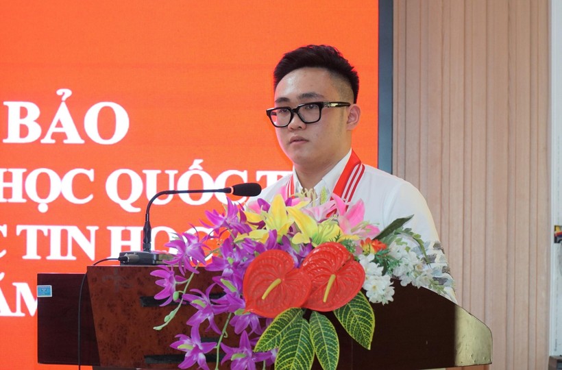 Nghệ An: Vinh danh nam sinh giành 2 huy chương Olympic Tin học khu vực, quốc tế ảnh 2