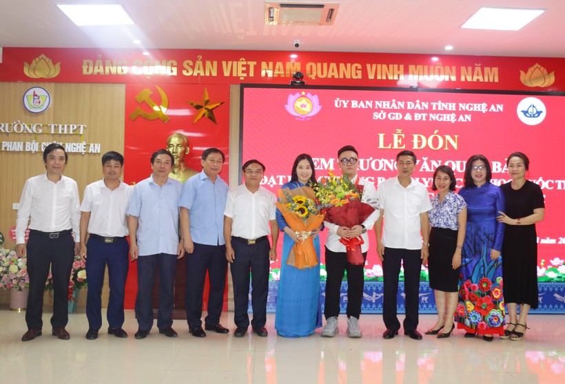Nghệ An: Vinh danh nam sinh giành 2 huy chương Olympic Tin học khu vực, quốc tế ảnh 4