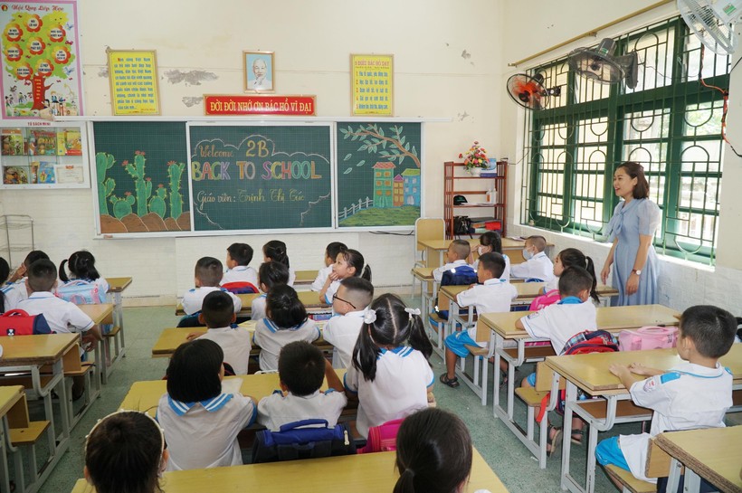 Nghệ An: Khích lệ giáo viên, học sinh trong ngày tựu trường ảnh 1