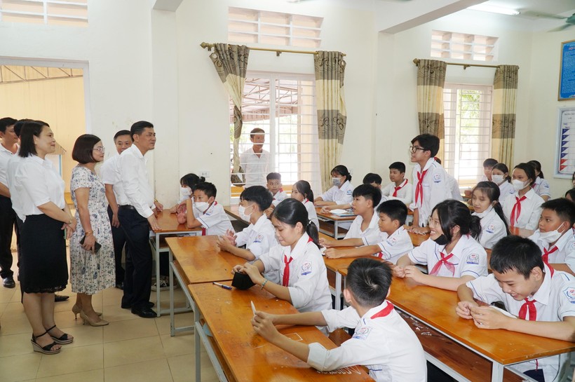 Nghệ An: Khích lệ giáo viên, học sinh trong ngày tựu trường ảnh 3