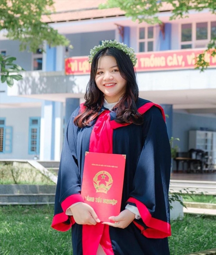 Gặp 3 gương mặt đạt điểm 10 thi tốt nghiệp THPT môn Văn tại Thừa Thiên - Huế ảnh 1