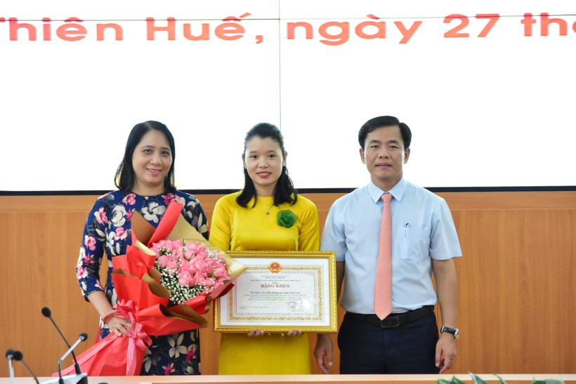 Thừa Thiên – Huế tuyên dương học sinh đạt Huy chương Bạc Olympic Sinh học quốc tế 2022 ảnh 4